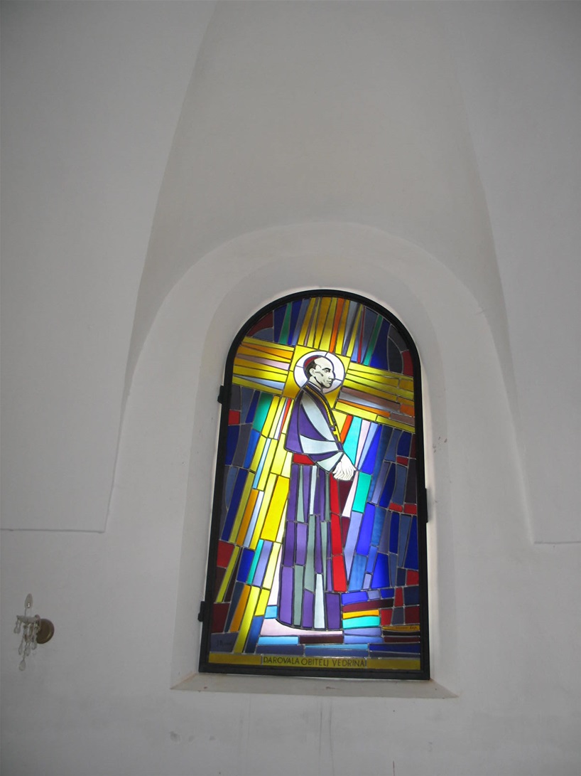 8. Kapela sv. Ladislava   novopostavljeni vitraji 2014.